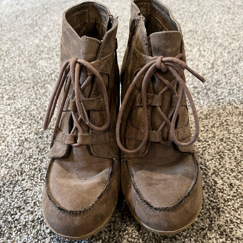 Maurice’s Wedge Booties
